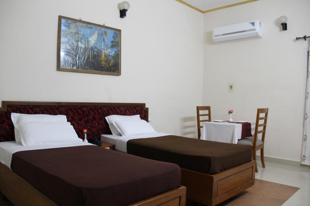 Issacs The Resort Sultan Bathery Camera foto